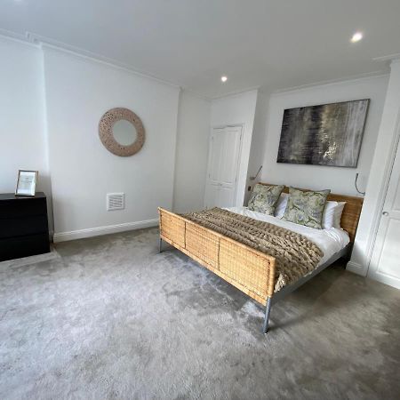 Fantastic Spacious Garden Flat With Own Private Entrance 런던 외부 사진