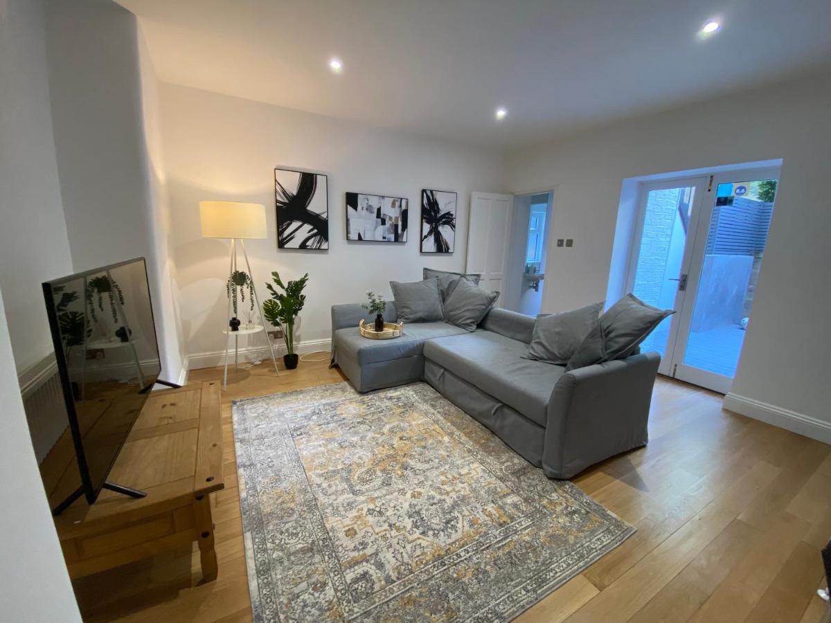 Fantastic Spacious Garden Flat With Own Private Entrance 런던 외부 사진