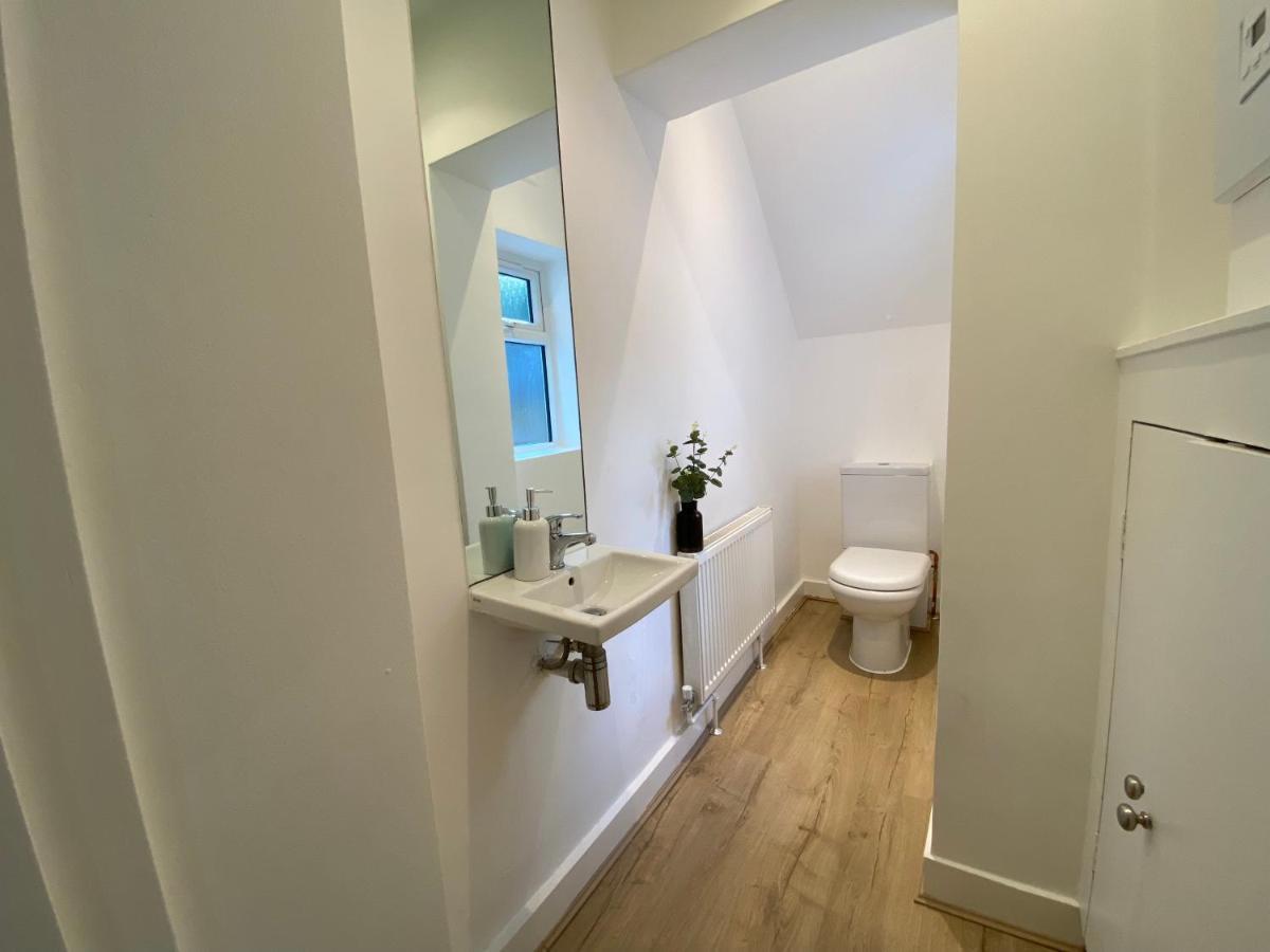Fantastic Spacious Garden Flat With Own Private Entrance 런던 외부 사진
