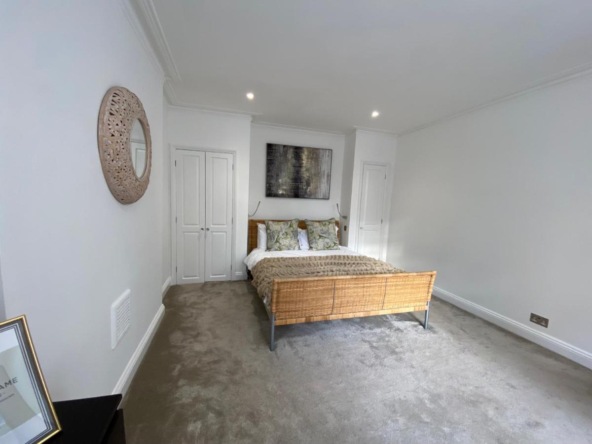 Fantastic Spacious Garden Flat With Own Private Entrance 런던 외부 사진