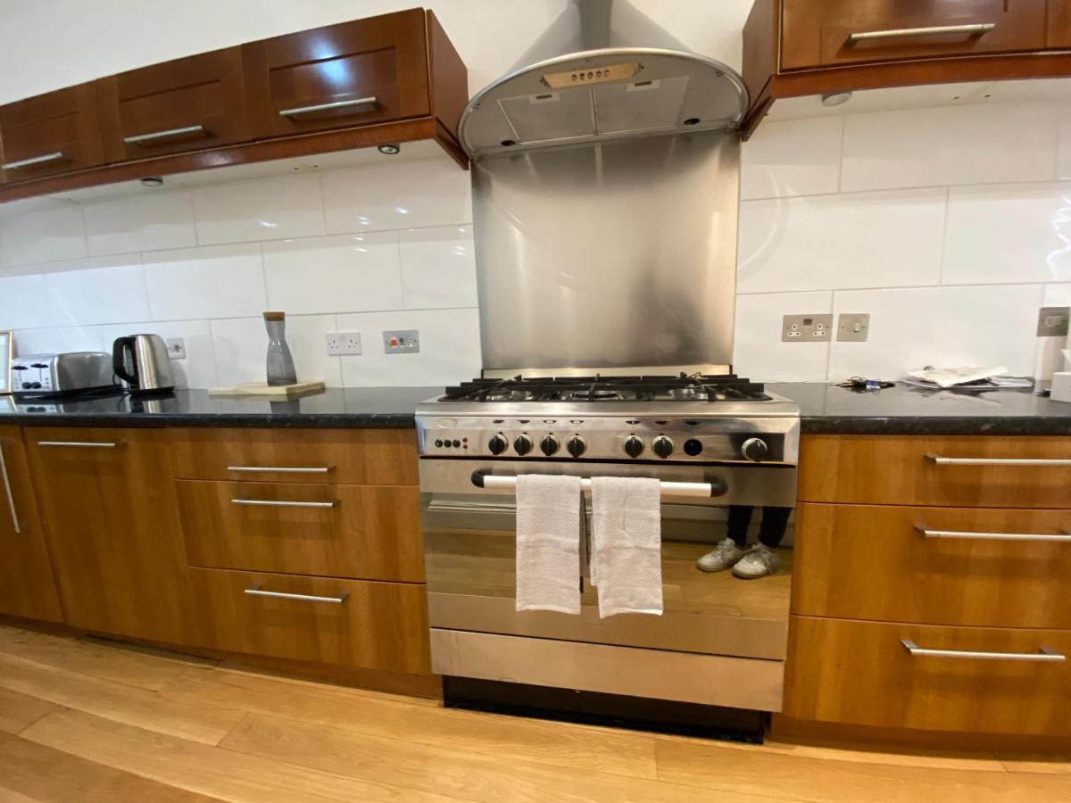Fantastic Spacious Garden Flat With Own Private Entrance 런던 외부 사진