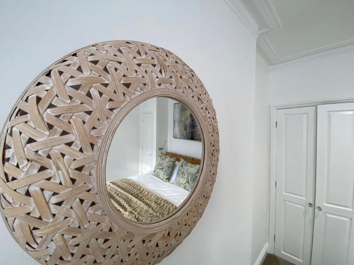 Fantastic Spacious Garden Flat With Own Private Entrance 런던 외부 사진