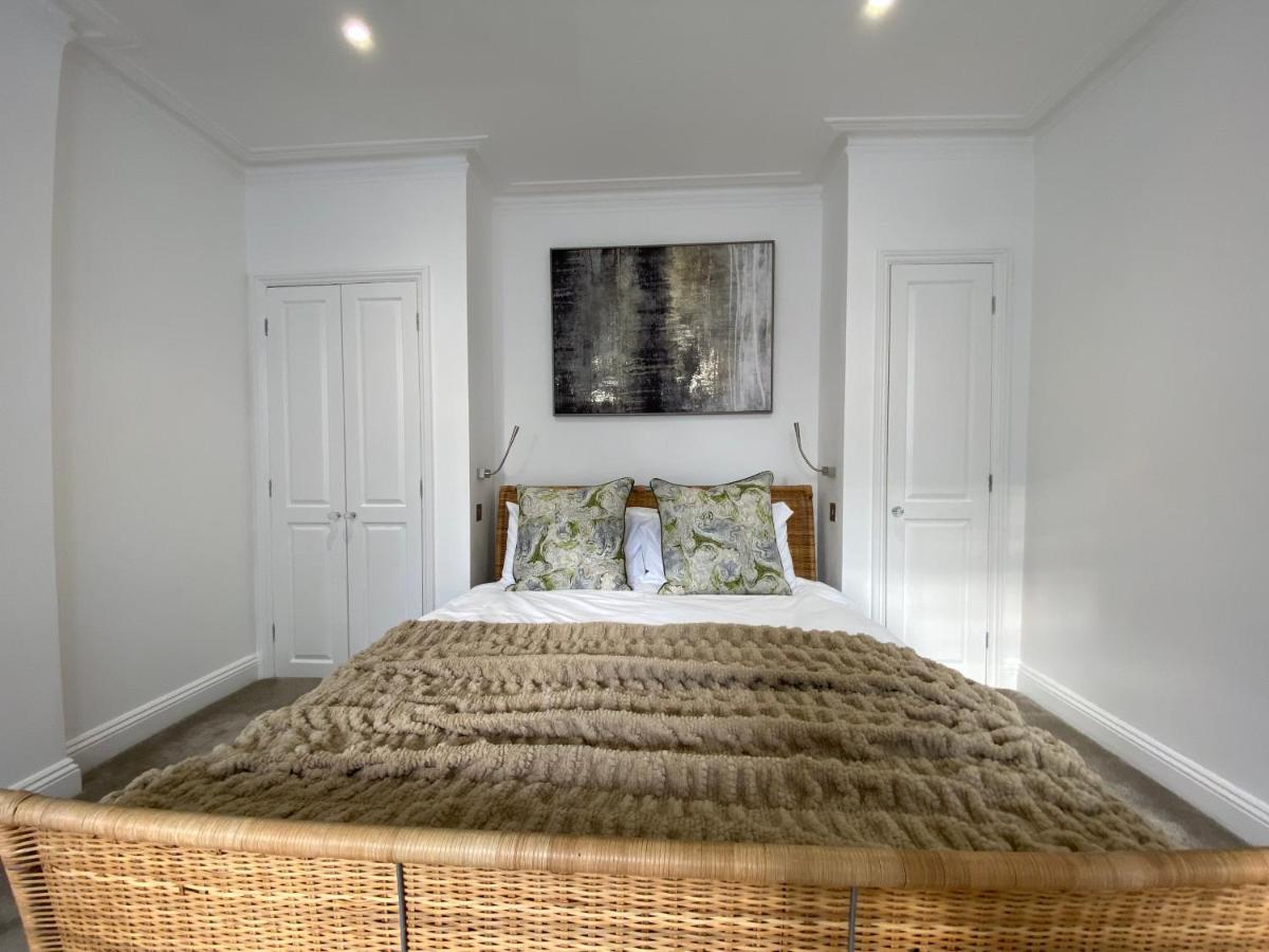 Fantastic Spacious Garden Flat With Own Private Entrance 런던 외부 사진